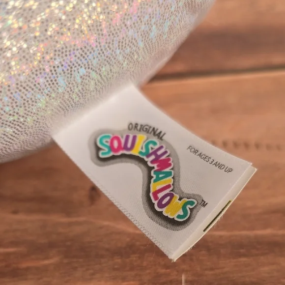 BERNARDO| SQUISHMALLOW  SIVER/CREAM PLUSH TOY - Picture 5 of 6